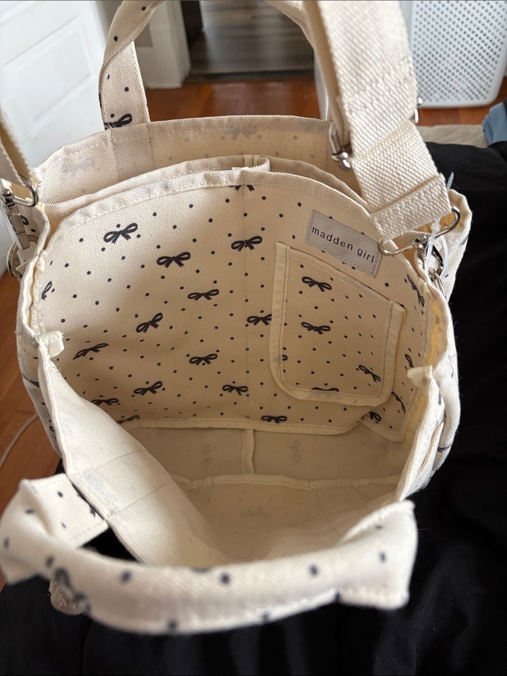 Madden girl. Cream Bow-Print Canvas Tote Bag with Bear Charm. - Picture 4 of 15